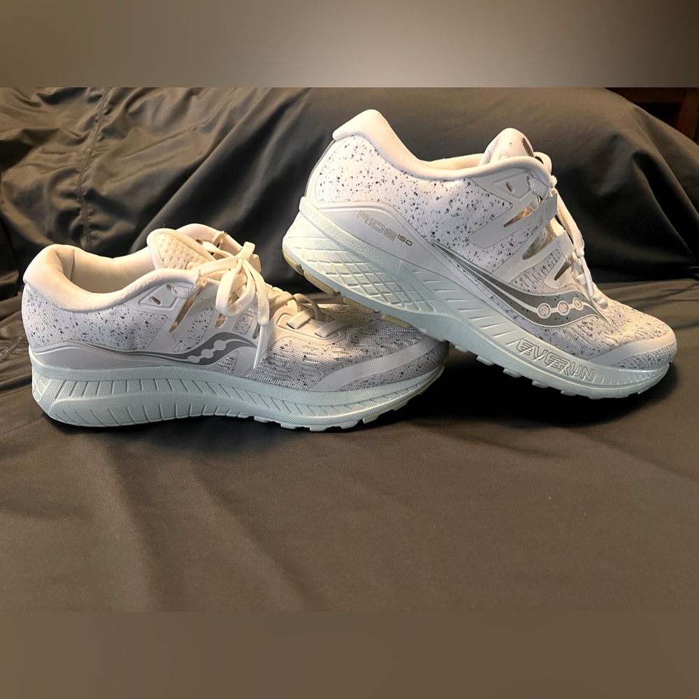 Saucony EVERUN running sneakers